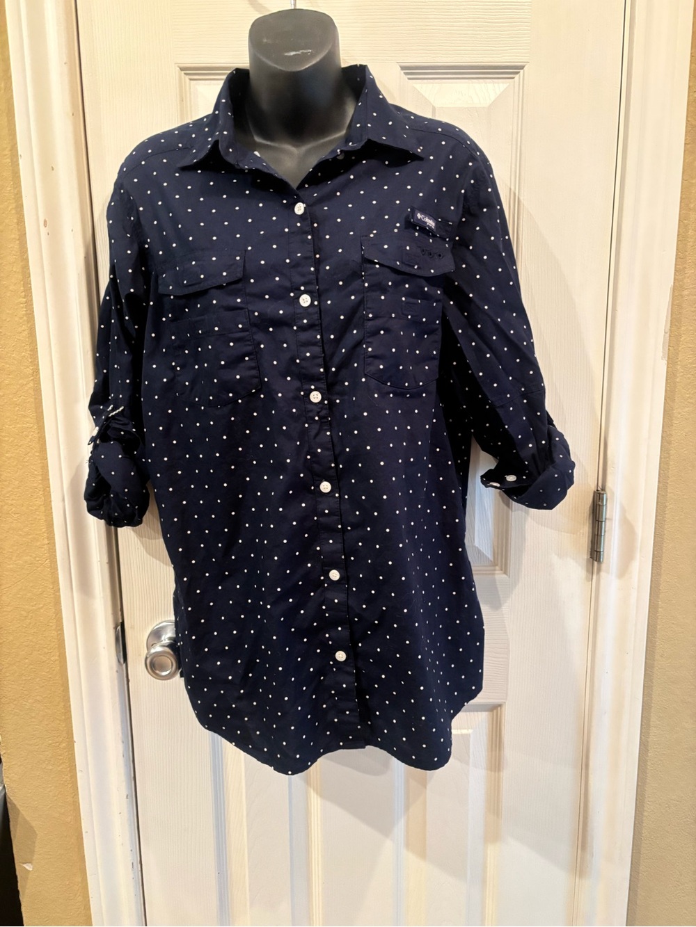 Columbia size Women’s Navy Polka Dot Button-Up Fishing Shirt